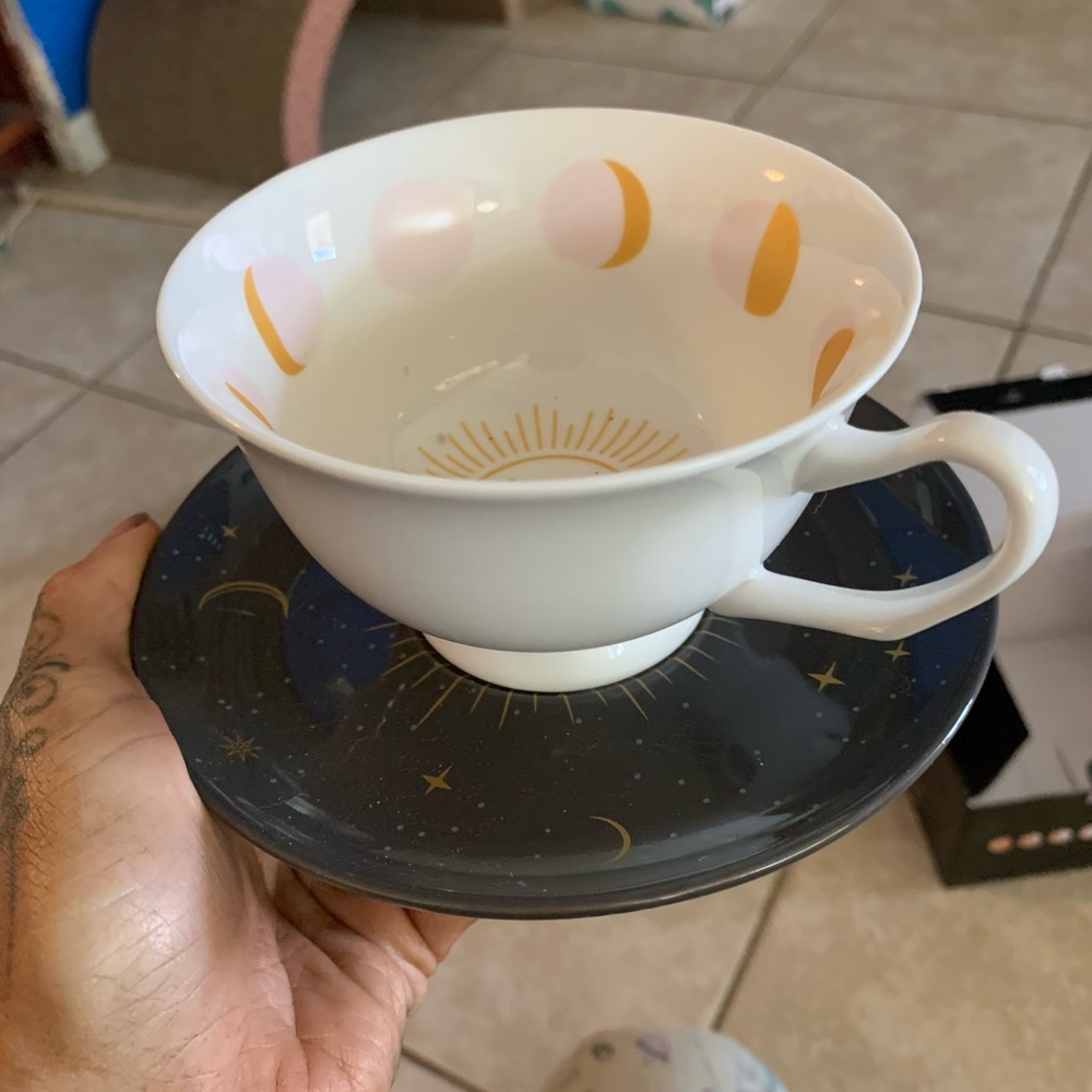 Teacup saucer set